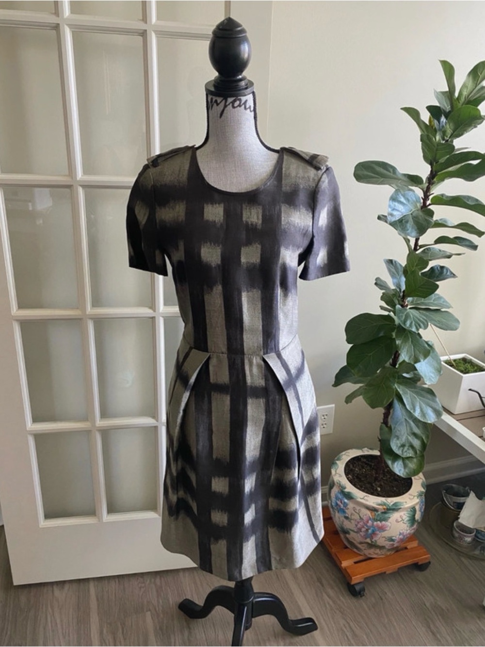 Burberry gray and black ikat-style checkered short sleeve midi dress